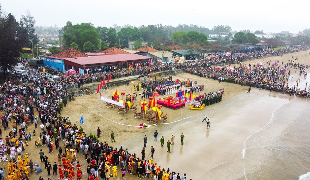 Thị xã Hoàng Mai khai mạc lễ hội Đền Cờn và khai trương du lịch 2023